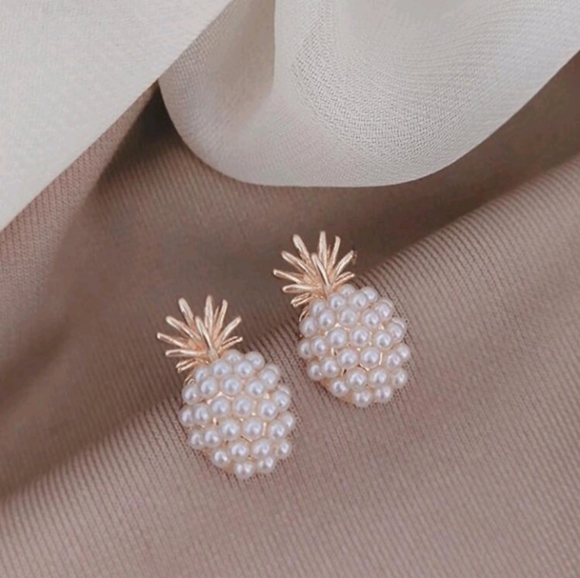 Pearl Pineapple Earrings 🍍 - Picture 7 of 11